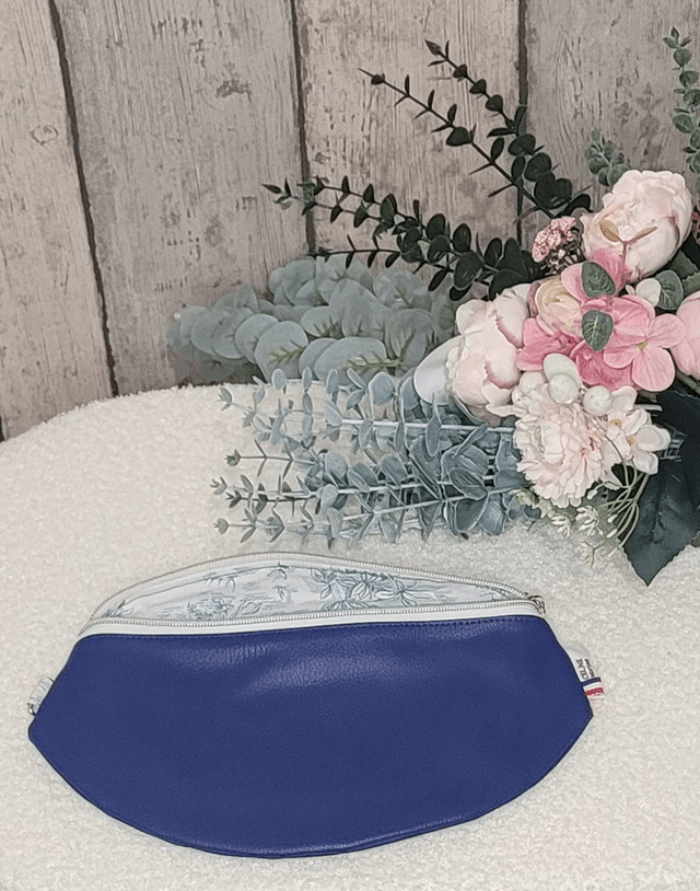 Sac banane simili cuir bleu roi